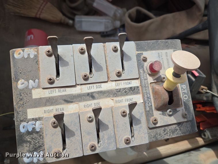 image for item ET1289 1995 Freightliner FL70 water truck