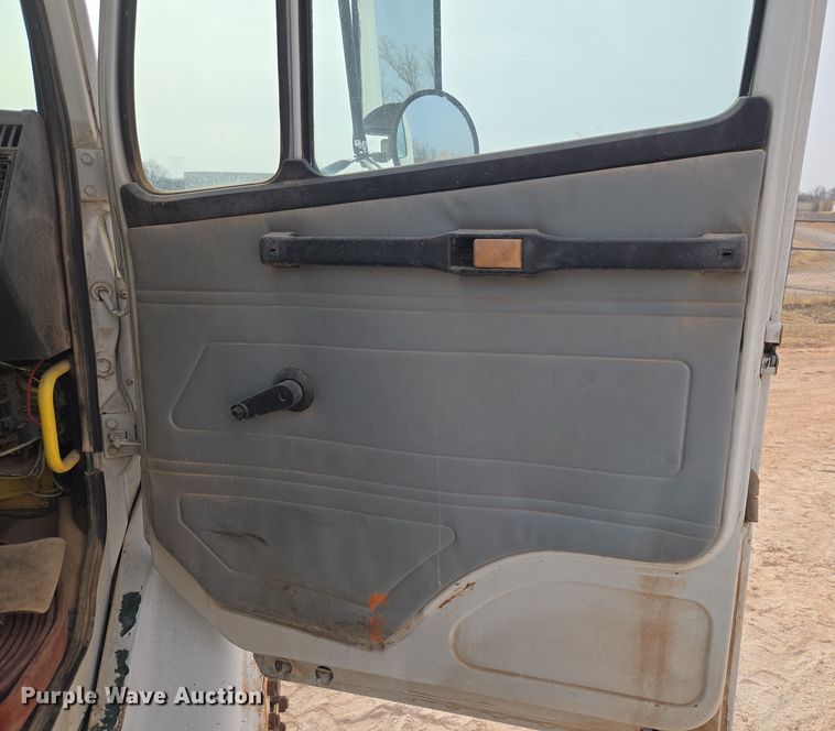 image for item ET1289 1995 Freightliner FL70 water truck