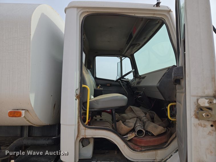 image for item ET1289 1995 Freightliner FL70 water truck