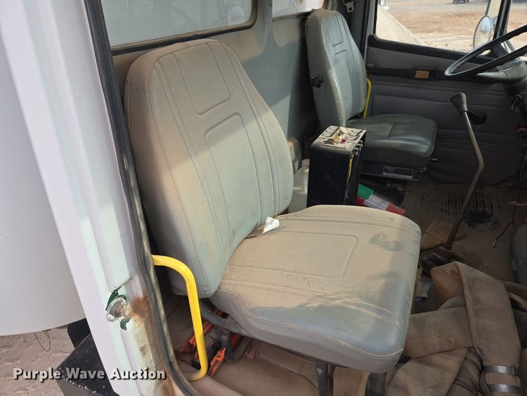 image for item ET1289 1995 Freightliner FL70 water truck