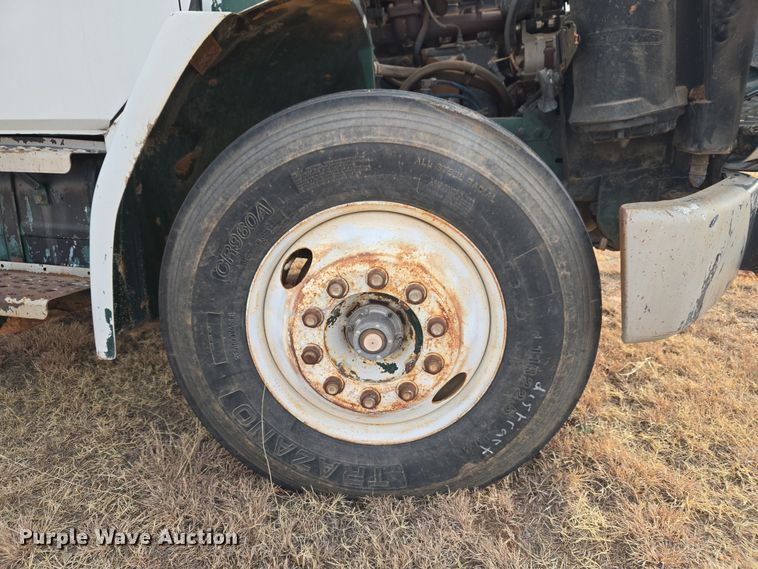 image for item ET1289 1995 Freightliner FL70 water truck