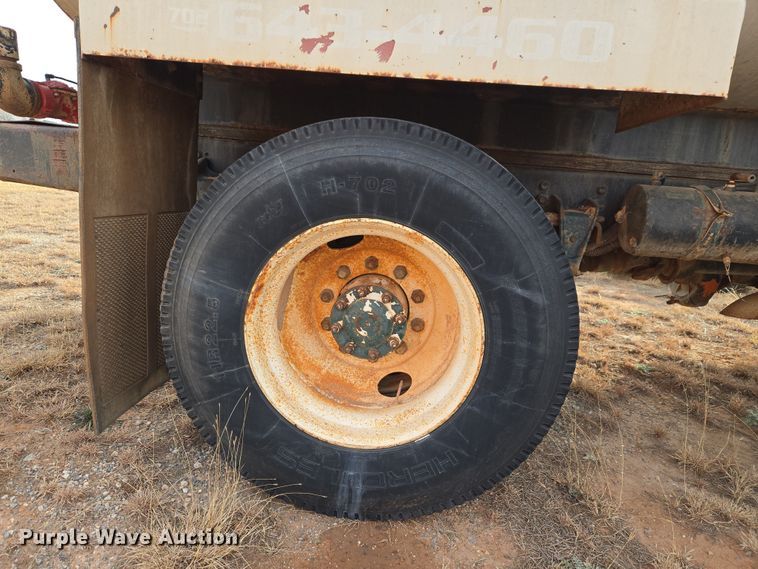 image for item ET1289 1995 Freightliner FL70 water truck