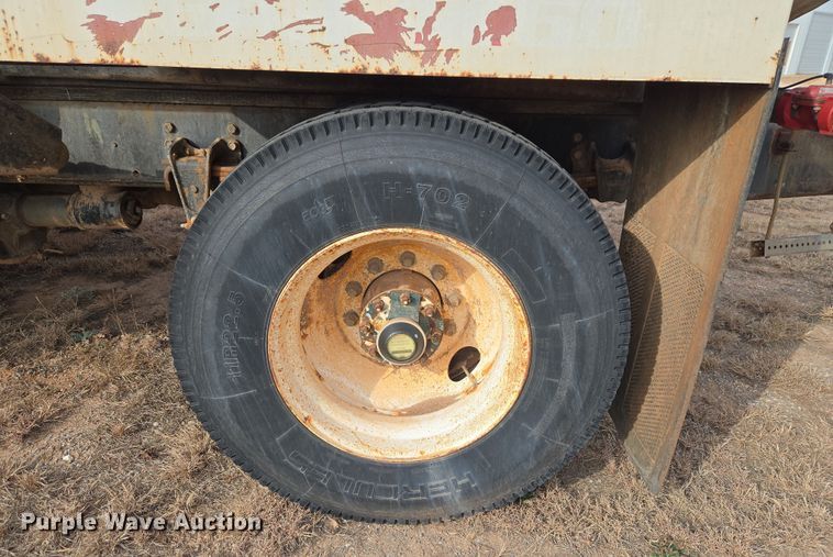 image for item ET1289 1995 Freightliner FL70 water truck