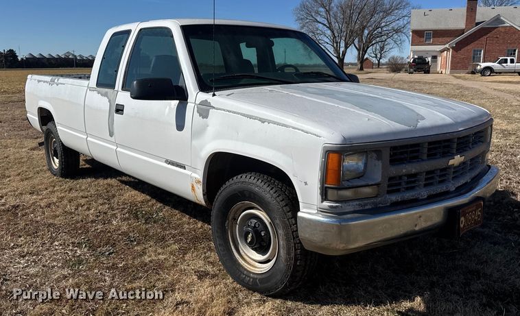 image for item ET1507 1999 Chevrolet C2500 Ext. Cab pickup truck