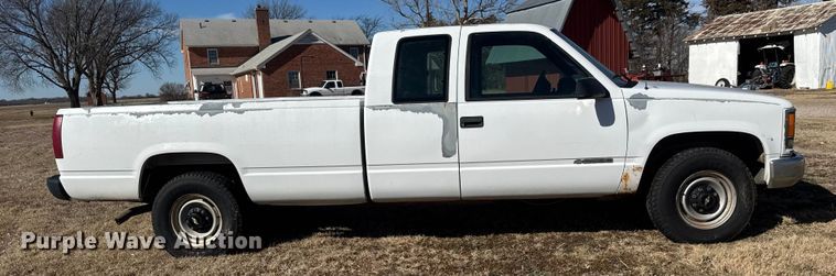 image for item ET1507 1999 Chevrolet C2500 Ext. Cab pickup truck