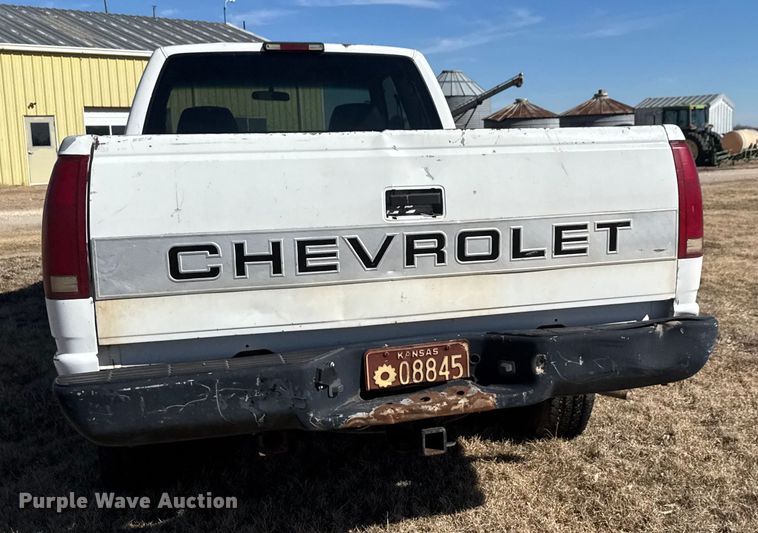 image for item ET1507 1999 Chevrolet C2500 Ext. Cab pickup truck