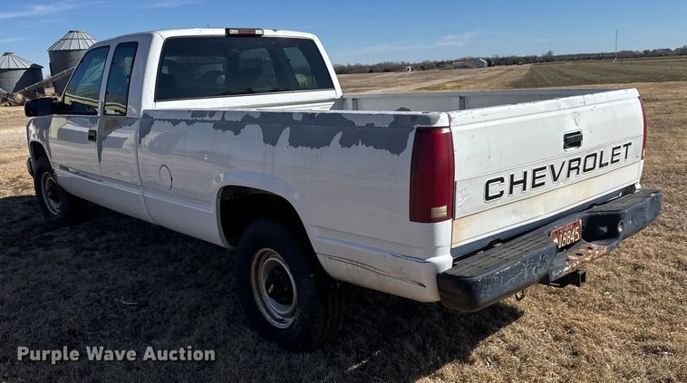 image for item ET1507 1999 Chevrolet C2500 Ext. Cab pickup truck