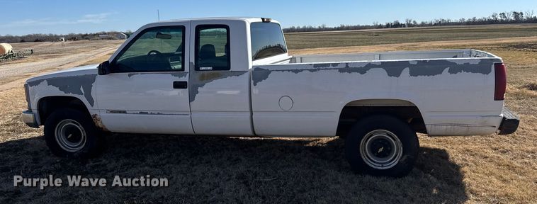 image for item ET1507 1999 Chevrolet C2500 Ext. Cab pickup truck