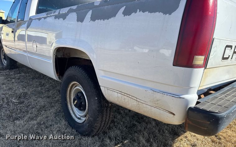 image for item ET1507 1999 Chevrolet C2500 Ext. Cab pickup truck