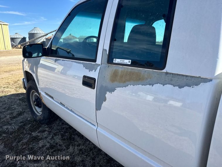 image for item ET1507 1999 Chevrolet C2500 Ext. Cab pickup truck