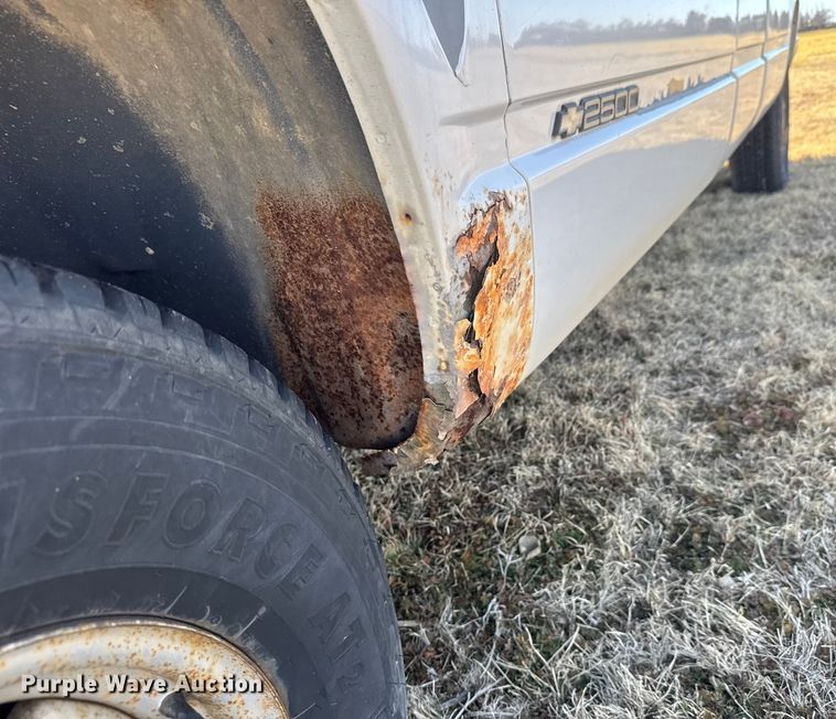 image for item ET1507 1999 Chevrolet C2500 Ext. Cab pickup truck