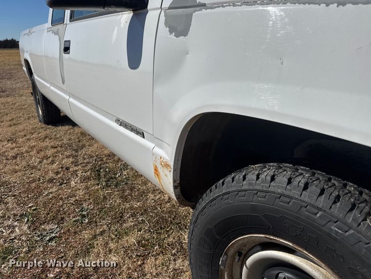 image for item ET1507 1999 Chevrolet C2500 Ext. Cab pickup truck
