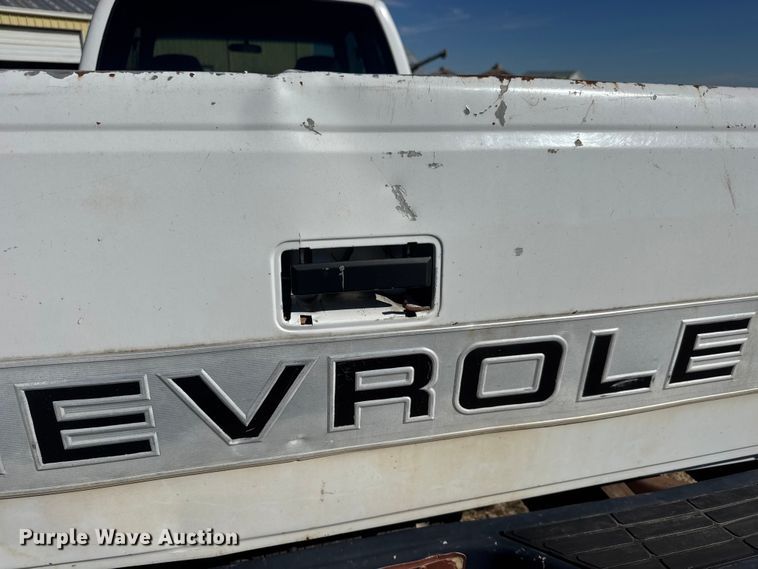 image for item ET1507 1999 Chevrolet C2500 Ext. Cab pickup truck