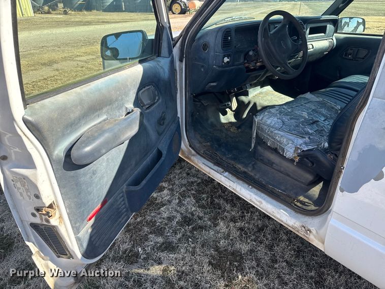 image for item ET1507 1999 Chevrolet C2500 Ext. Cab pickup truck