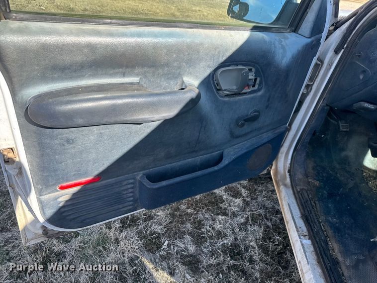 image for item ET1507 1999 Chevrolet C2500 Ext. Cab pickup truck