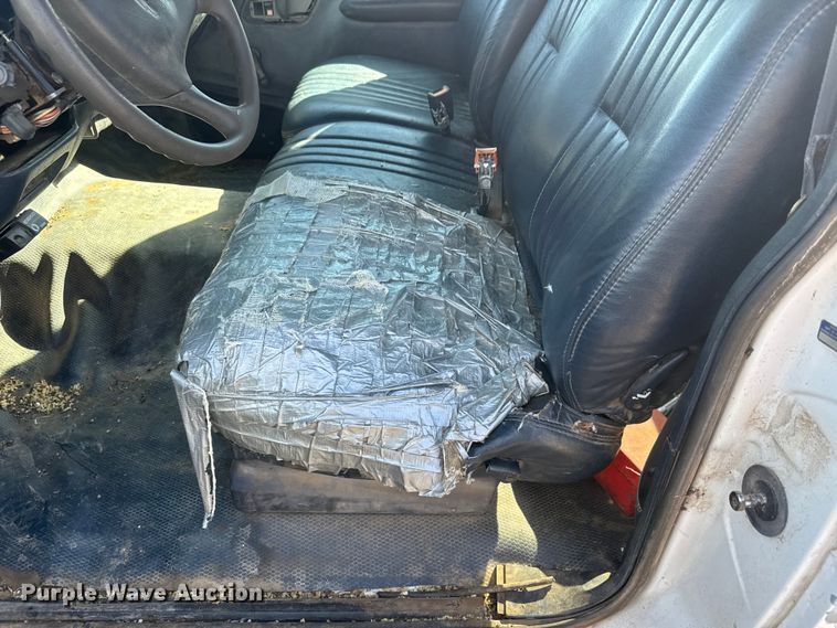 image for item ET1507 1999 Chevrolet C2500 Ext. Cab pickup truck