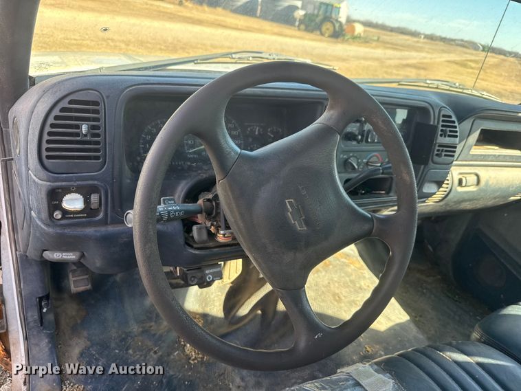 image for item ET1507 1999 Chevrolet C2500 Ext. Cab pickup truck