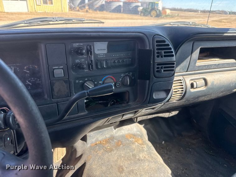 image for item ET1507 1999 Chevrolet C2500 Ext. Cab pickup truck