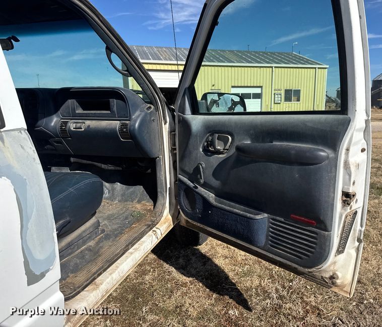 image for item ET1507 1999 Chevrolet C2500 Ext. Cab pickup truck