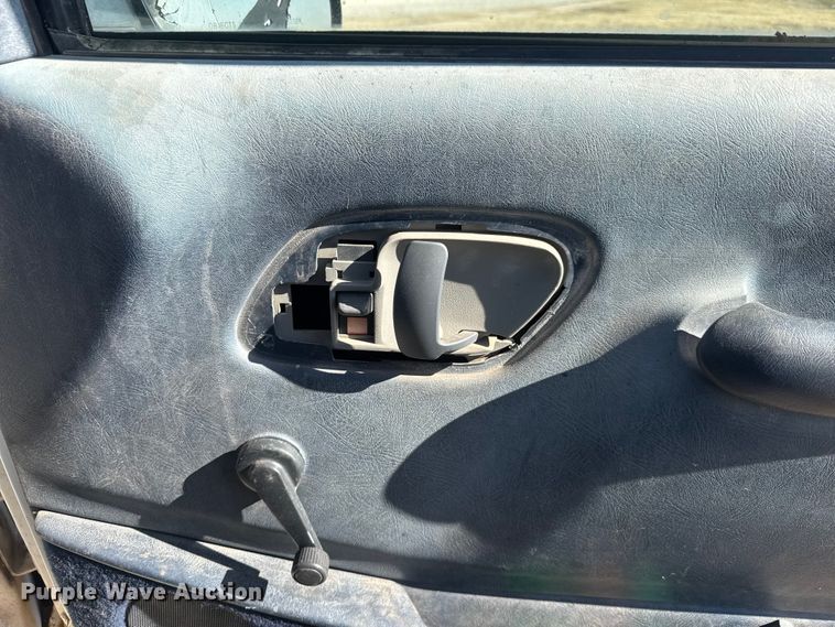 image for item ET1507 1999 Chevrolet C2500 Ext. Cab pickup truck