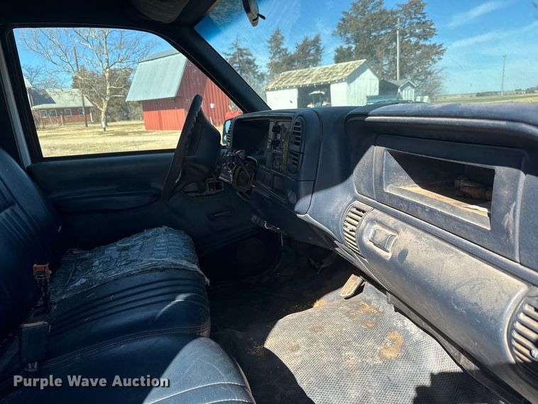 image for item ET1507 1999 Chevrolet C2500 Ext. Cab pickup truck