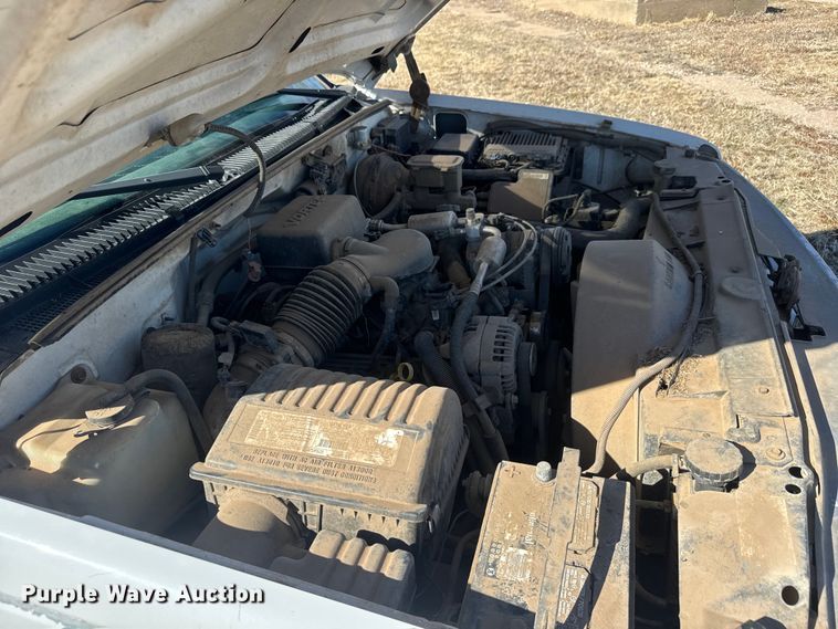 image for item ET1507 1999 Chevrolet C2500 Ext. Cab pickup truck