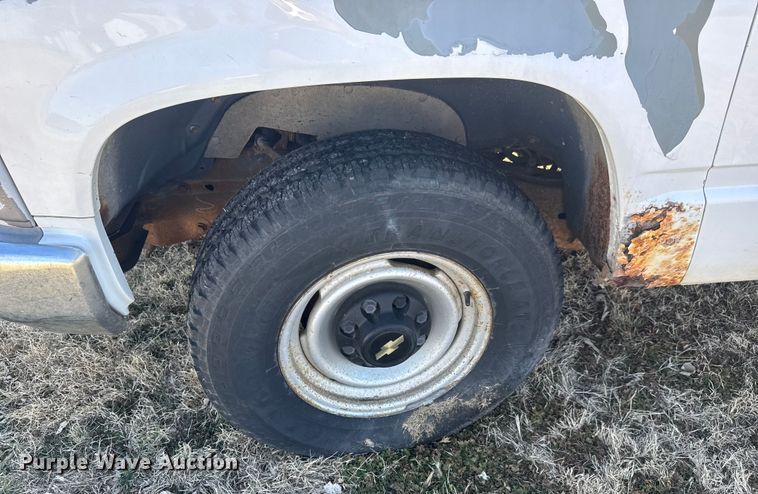 image for item ET1507 1999 Chevrolet C2500 Ext. Cab pickup truck