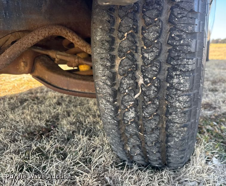 image for item ET1507 1999 Chevrolet C2500 Ext. Cab pickup truck