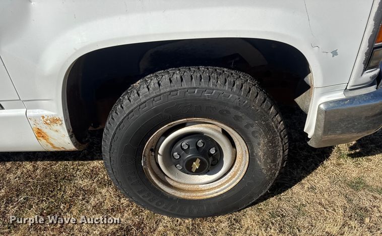 image for item ET1507 1999 Chevrolet C2500 Ext. Cab pickup truck