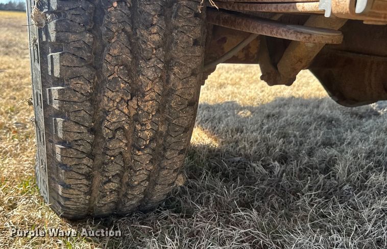 image for item ET1507 1999 Chevrolet C2500 Ext. Cab pickup truck