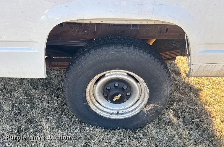 image for item ET1507 1999 Chevrolet C2500 Ext. Cab pickup truck