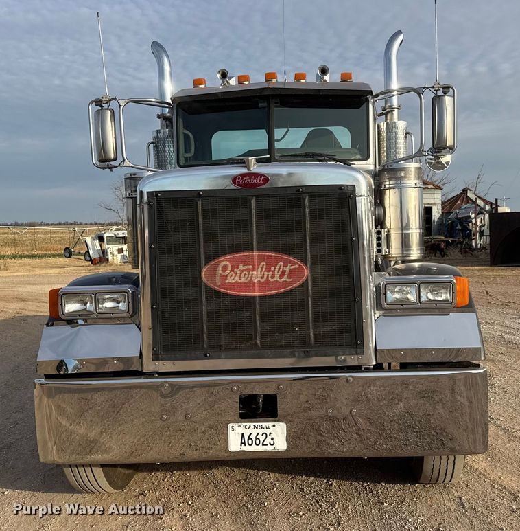 image for item ET1533 2006 Peterbilt 379 Semi truck