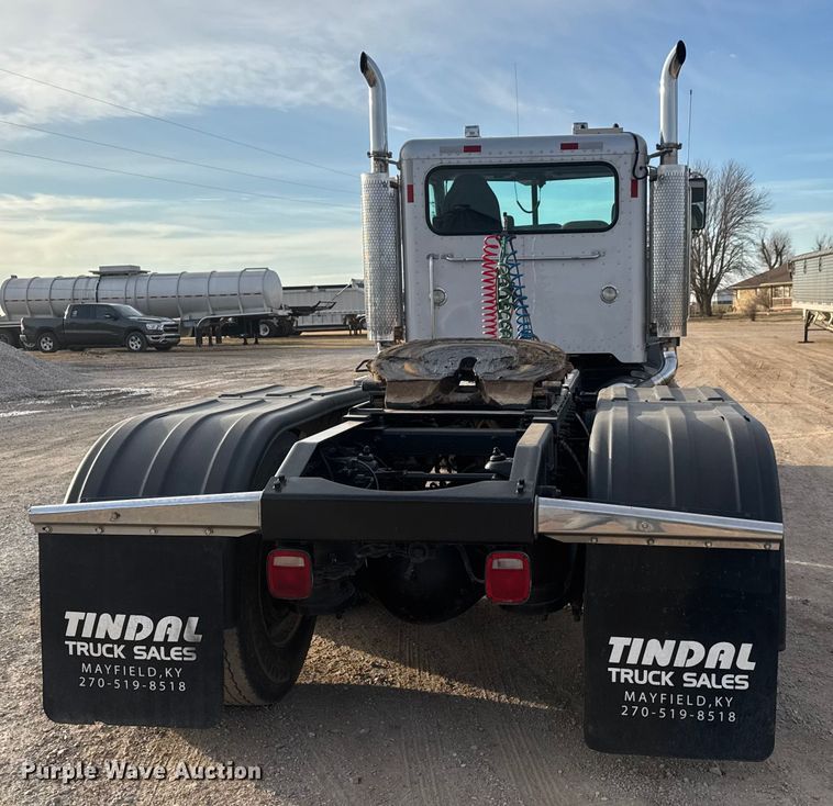 image for item ET1533 2006 Peterbilt 379 Semi truck