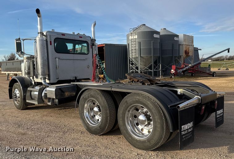 image for item ET1533 2006 Peterbilt 379 Semi truck