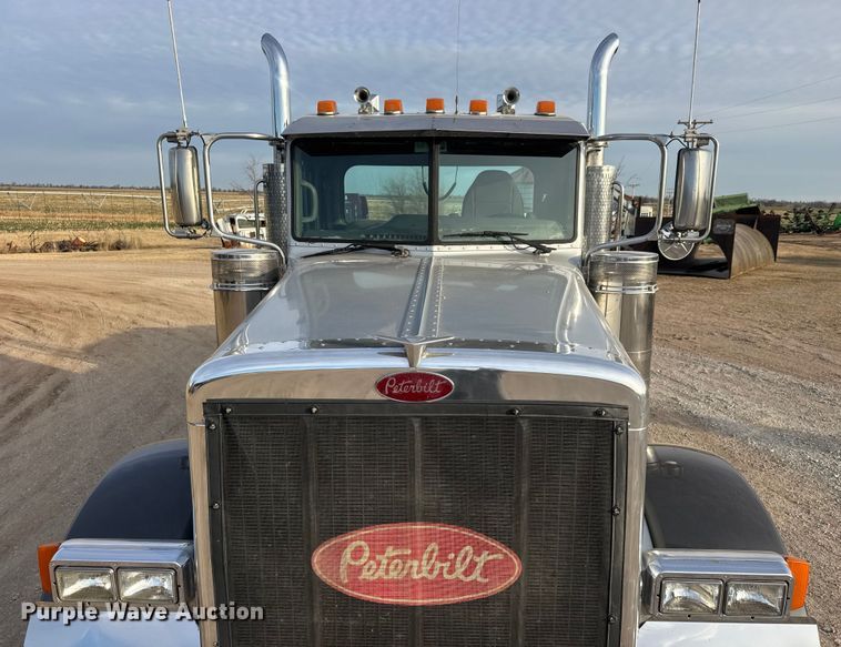 image for item ET1533 2006 Peterbilt 379 Semi truck