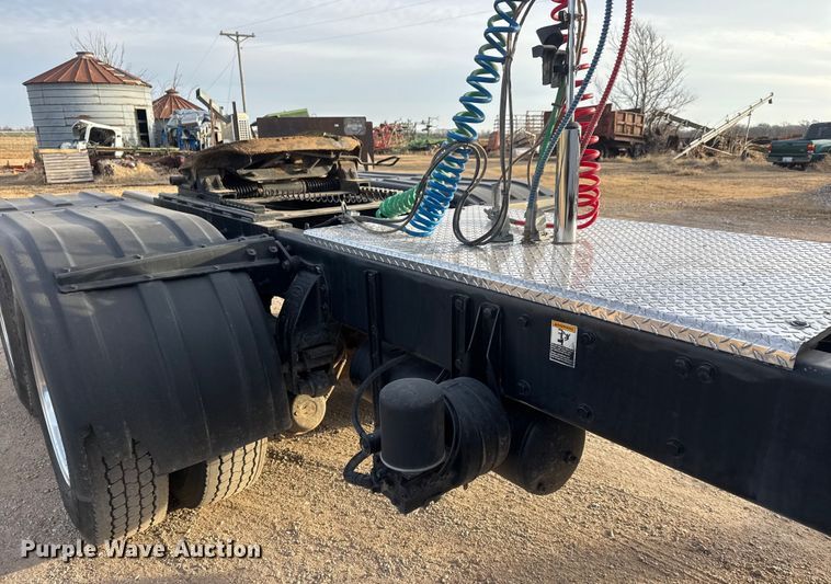 image for item ET1533 2006 Peterbilt 379 Semi truck