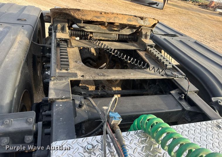 image for item ET1533 2006 Peterbilt 379 Semi truck