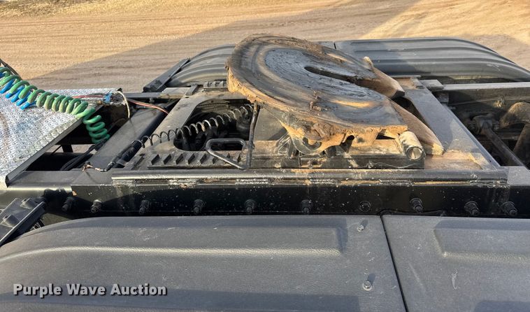 image for item ET1533 2006 Peterbilt 379 Semi truck