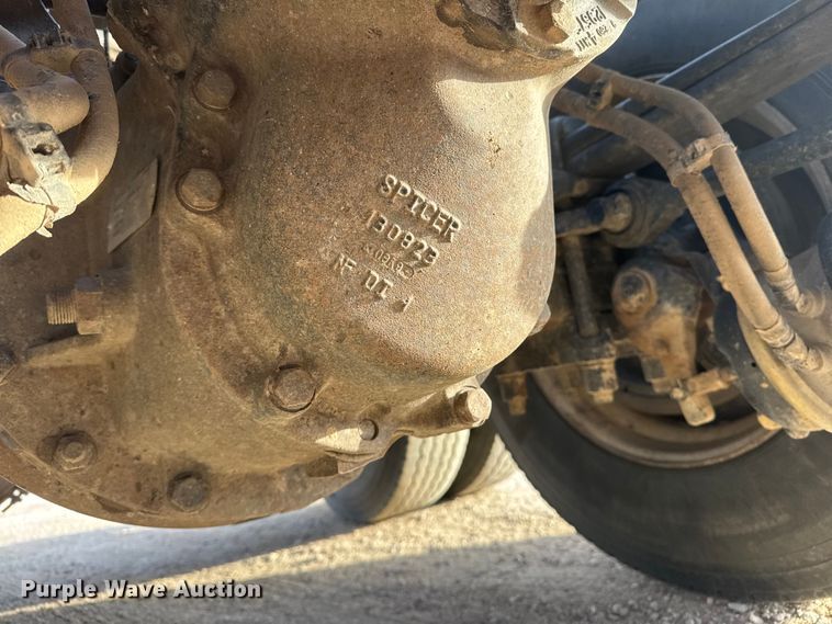 image for item ET1533 2006 Peterbilt 379 Semi truck