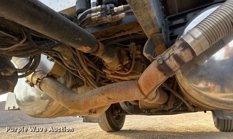 image for item ET1533 2006 Peterbilt 379 Semi truck