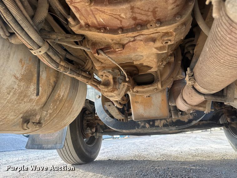 image for item ET1533 2006 Peterbilt 379 Semi truck