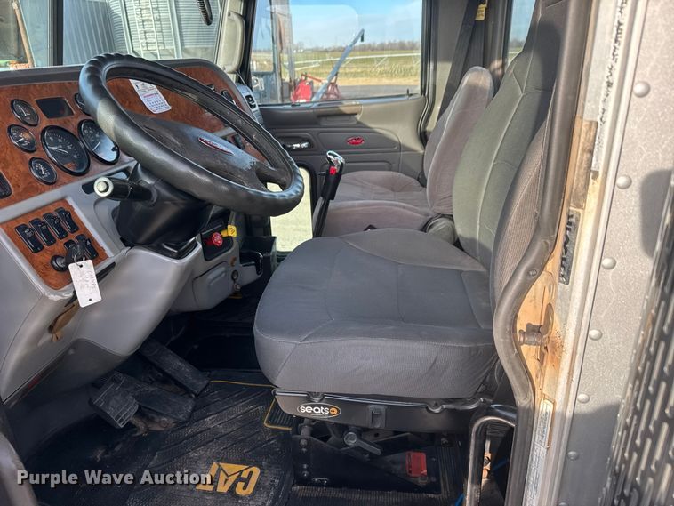 image for item ET1533 2006 Peterbilt 379 Semi truck