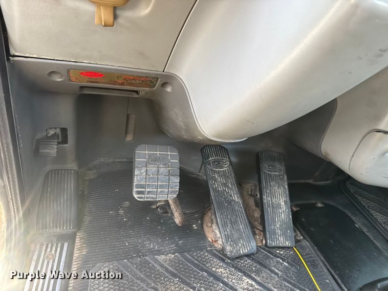 image for item ET1533 2006 Peterbilt 379 Semi truck