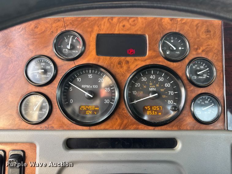 image for item ET1533 2006 Peterbilt 379 Semi truck