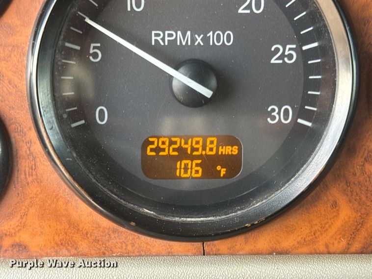 image for item ET1533 2006 Peterbilt 379 Semi truck