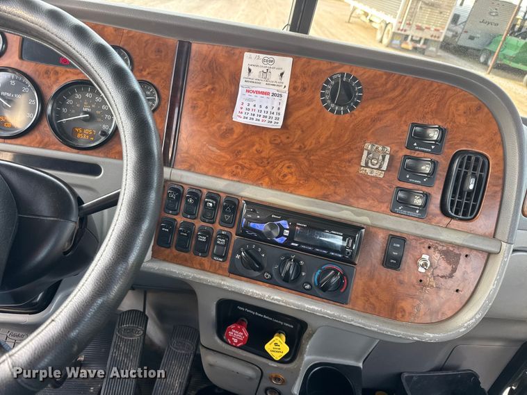 image for item ET1533 2006 Peterbilt 379 Semi truck