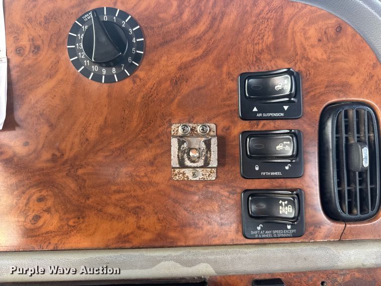 image for item ET1533 2006 Peterbilt 379 Semi truck