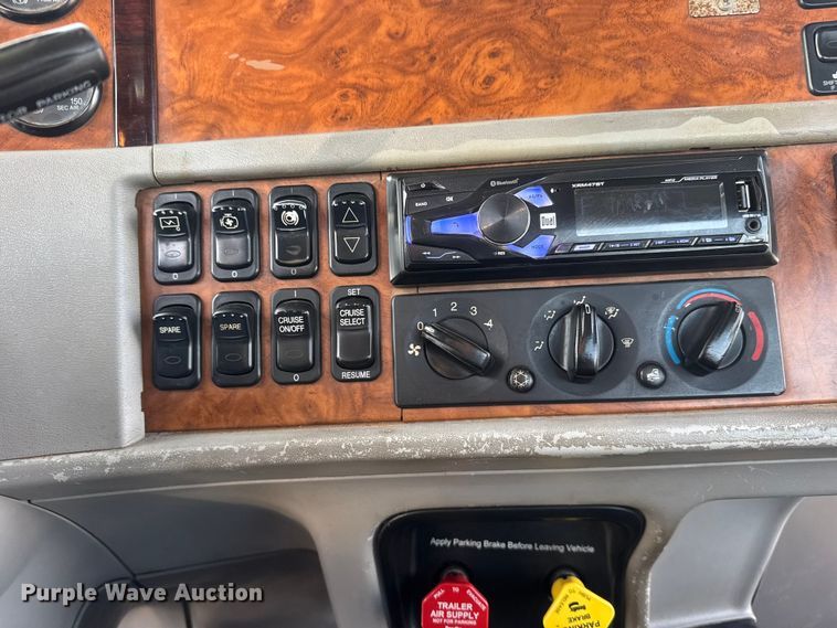 image for item ET1533 2006 Peterbilt 379 Semi truck