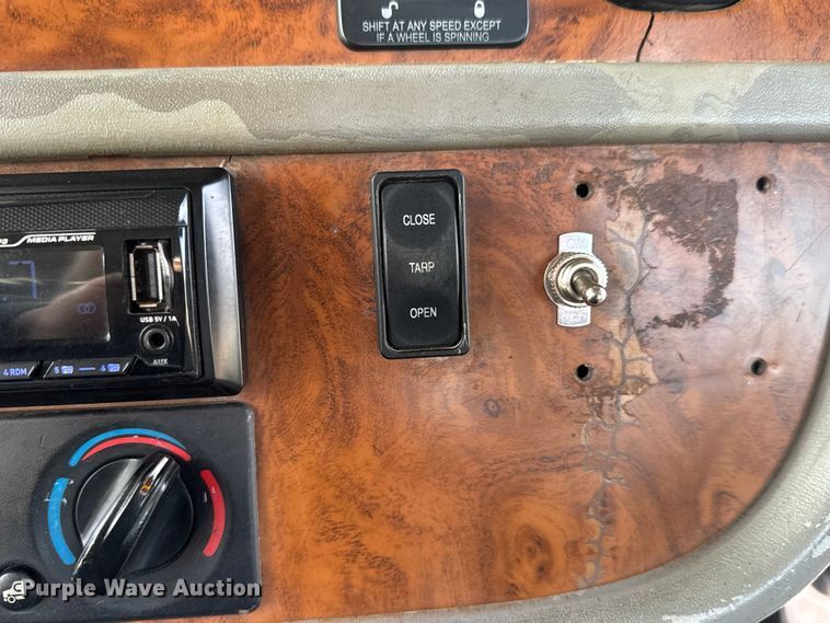 image for item ET1533 2006 Peterbilt 379 Semi truck