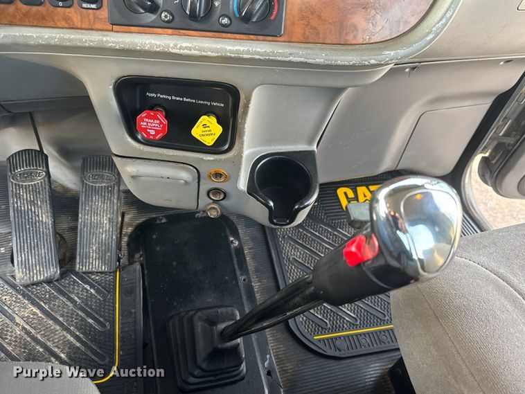 image for item ET1533 2006 Peterbilt 379 Semi truck